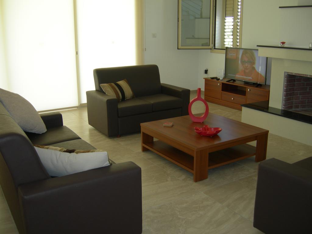 Villa Despoina Paphos Exteriör bild